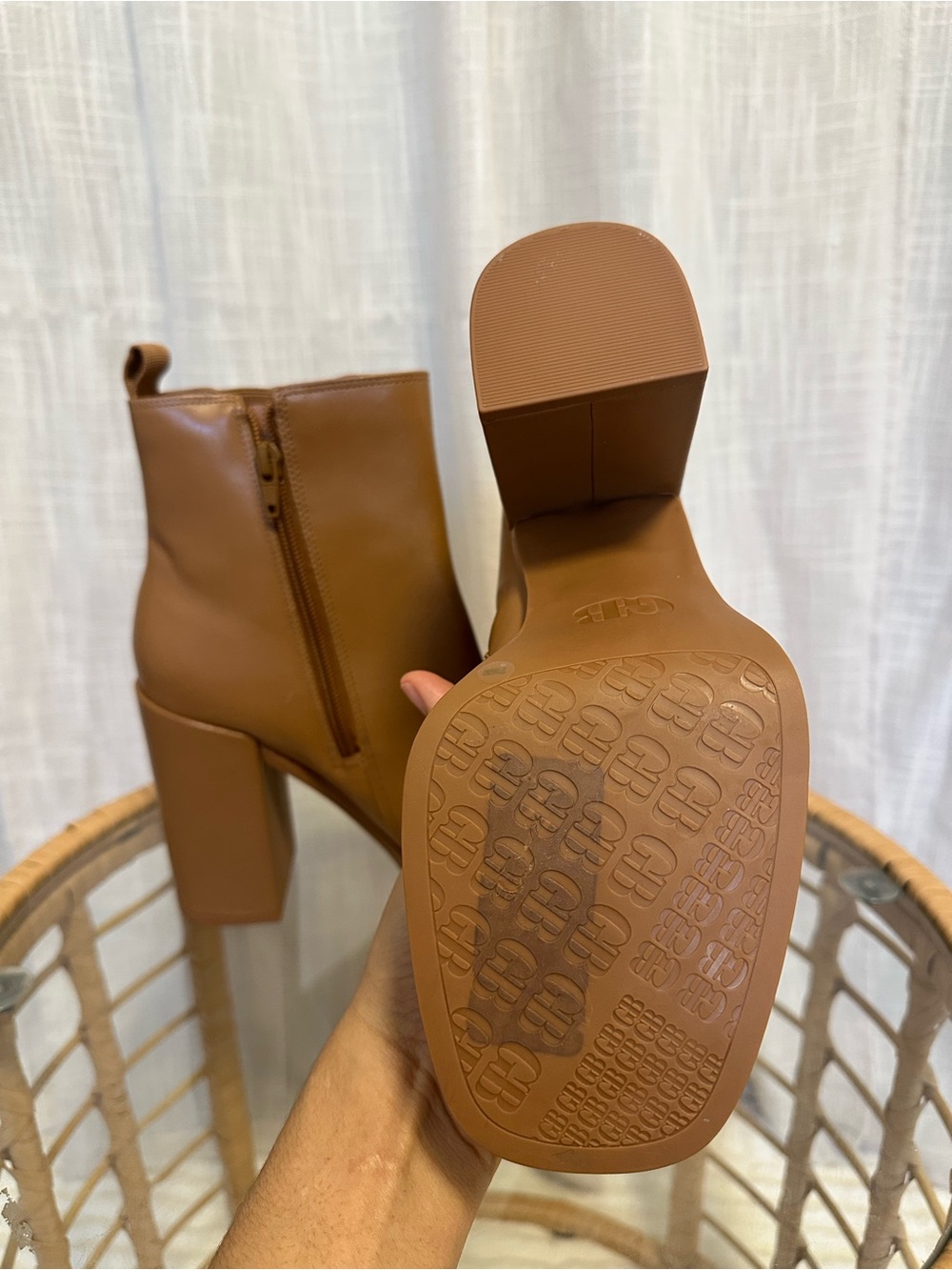 Gianni Bini Ah-Mazed Caramel Brown Block Heel Platform Chelsea Boots. - Picture 4 of 11